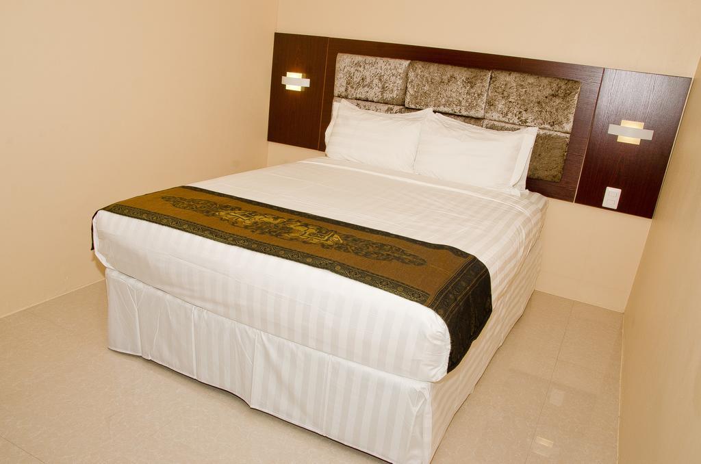 Grand Diamond Hotel Trinidad Piarco Екстер'єр фото