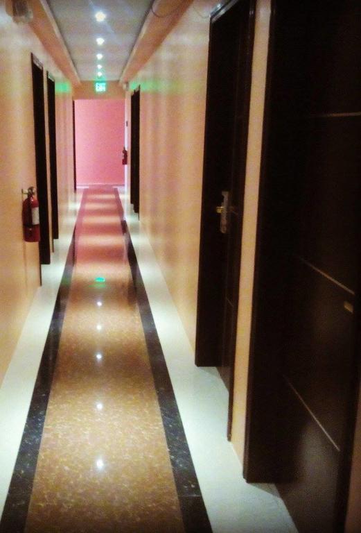 Grand Diamond Hotel Trinidad Piarco Екстер'єр фото